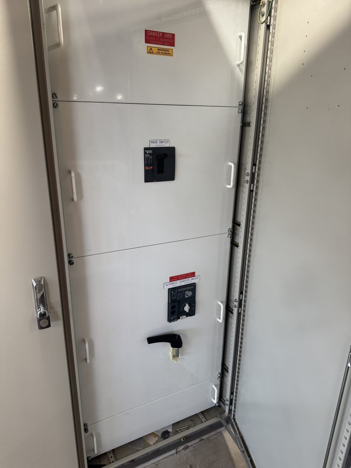 Switchboard section with generator main switch and automatic transfer switch